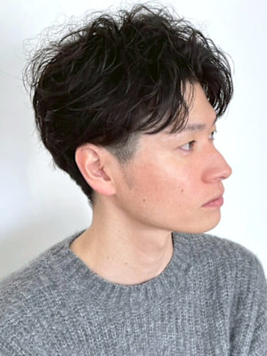 ナチュラルパーマ アップバング 黒髪ショート ツーブロック