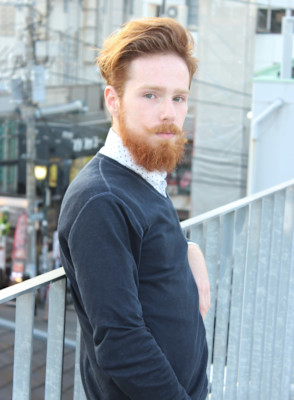 リバースセンターパート刈り上げセンターパートサーフカール