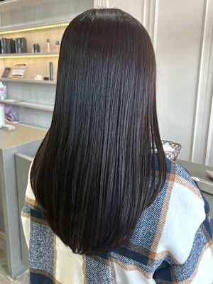 ナチュラルブラウン うる艶ロング ストレートヘア 髪質改善