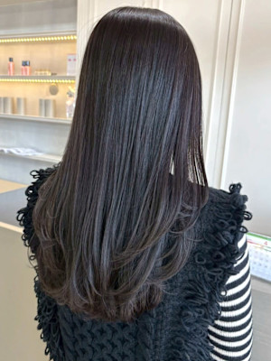 ロングレイヤー アッシュブラック 髪質改善カラー 20代