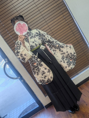 【医療関係者の袴】 凛とした美しさと華やかさが際立つ卒業