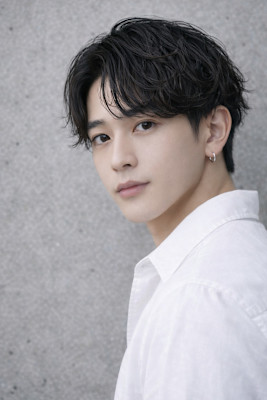 毛流れハンサムショートセンターパートメンズ黒髪爽やか