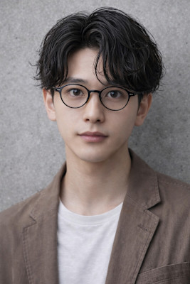 毛流れハンサムショートセンターパートメンズ黒髪爽やか