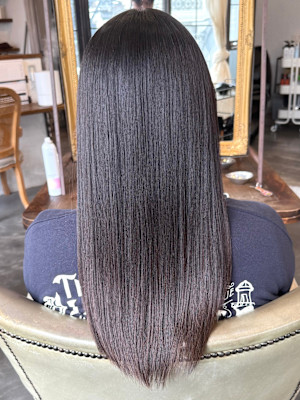 広がり解消に◎髪質改善縮毛矯正