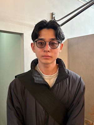 ステップボーンカットメンズヘア/センターパート