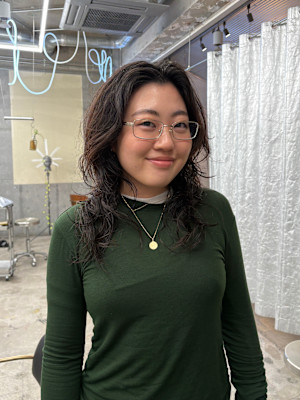 ステップボーンカット/レイヤーカット/ロングパーマ