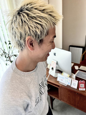 束感スパイキーショート×ハイトーンブリーチ