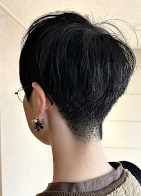 襟足すっきり。大人な黒髪ハンサムショート【000スタイル】