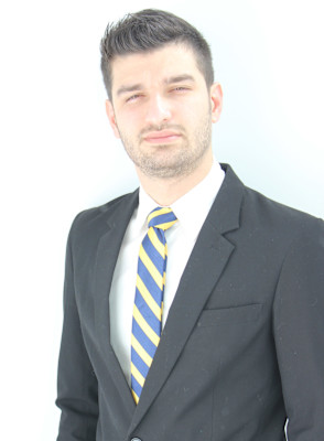 刈り上げセンターパートサーフカールフェザーパーママレットヘア