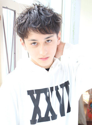 リバースセンターパート刈り上げセンターパートサーフカール