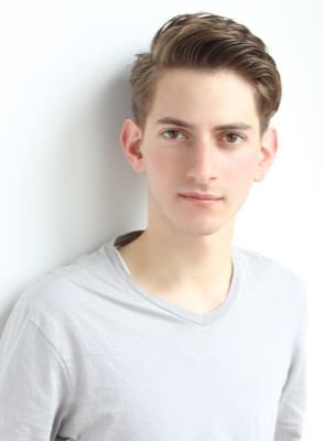 刈り上げセンターパートサーフカールフェザーパーママレットヘア