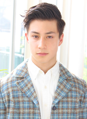 刈り上げセンターパートサーフカールフェザーパーママレットヘア