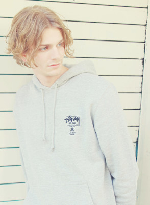 刈り上げセンターパートサーフカールフェザーパーママレットヘア