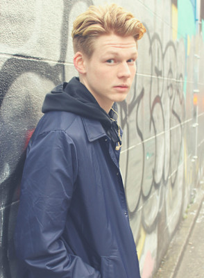 リバースセンターパート刈り上げセンターパートサーフカール