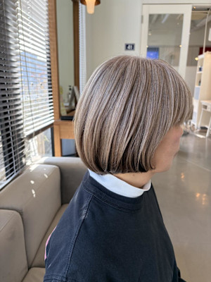 白髪を活かすヘアカラー