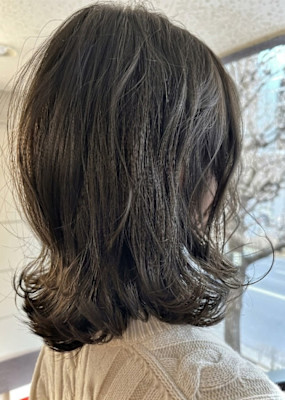 柔らかな質感のくびれ外ハネミディアム【150スタイル】