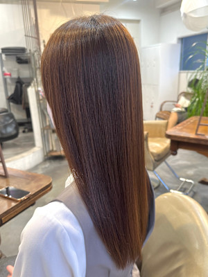 美髪縮毛矯正で自然なストレートへ