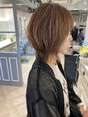 ウルフボブ柔らかいハイライトシアーベージュイルミナ