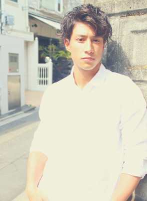 刈り上げセンターパートサーフカールフェザーパーママレットヘア