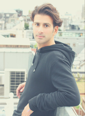 刈り上げセンターパートサーフカールフェザーパーママレットヘア