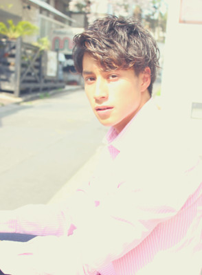 リバースセンターパート刈り上げセンターパートサーフカール