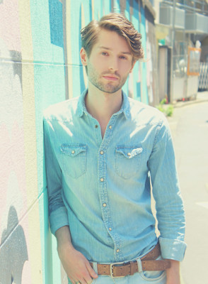 刈り上げセンターパートサーフカールフェザーパーママレットヘア