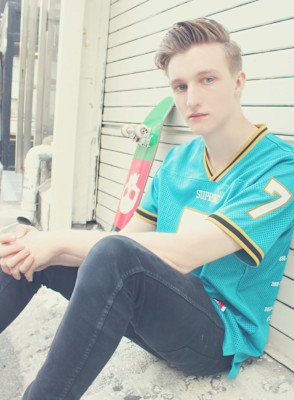 リバースセンターパート刈り上げセンターパートサーフカール