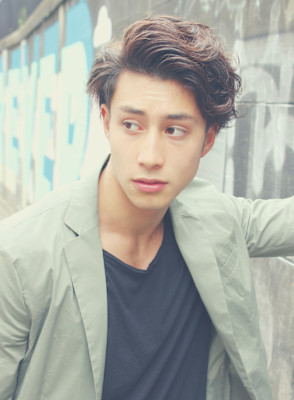 リバースセンターパート刈り上げセンターパートサーフカール