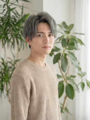 【深く澄んだアッシュグレー】透明感×アンニュイモードショート