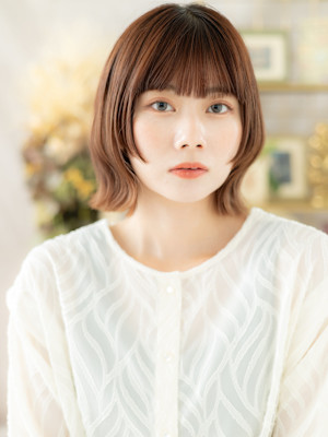 ぱっつん前髪顔周りカットシャギーウルフボブ　モカブラウン