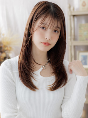 ウォームベージュ顔回りレイヤーストレート　シャギーカットb