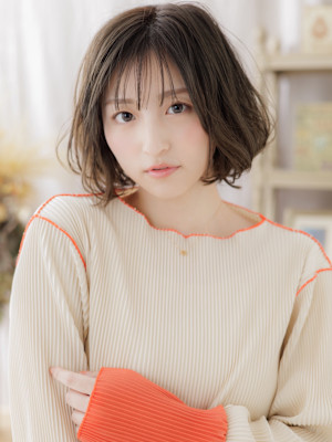 ダークグレージュくせ毛風小顔シャギーボブ　レイヤーボブb