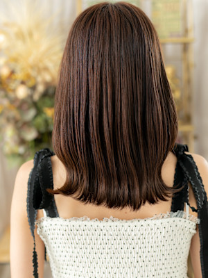 大人ガーリーひし形レイヤーハッシュカット　くびれミディアムb