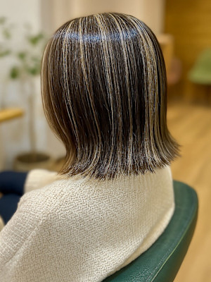 白髪ぼかしハイライトカラー 外ハネボブ 髪質改善 艶髪