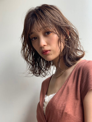 ふんわりミディアムレイヤーカット