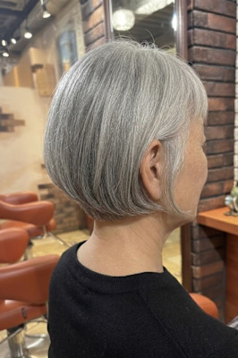 白髪を活かす艶やかな大人ショートボブ【167スタイル】