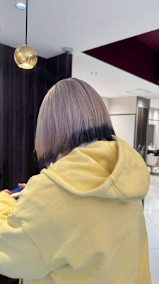 ハイトーンベージュ×ルーツカラー