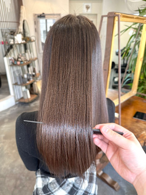 乾かすだけでツヤ感◎髪質改善縮毛矯正