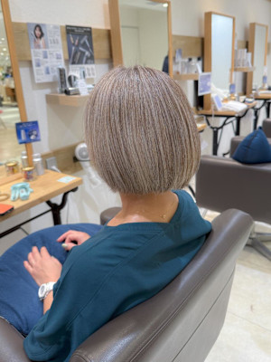 【脱白髪染め】40代50代白髪ぼかし細かめハイライト