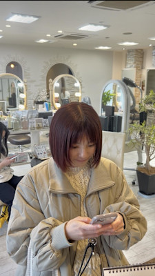 顔周りレイヤー×切りっぱなしボブ