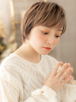 ハイトーンカラーオン眉小顔レイヤーショート　レイヤーボブb