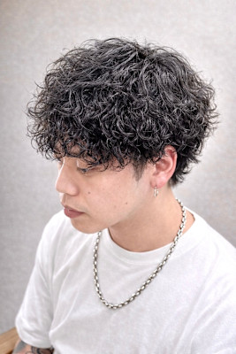 無造作スパイラルパーマ×色気マッシュ