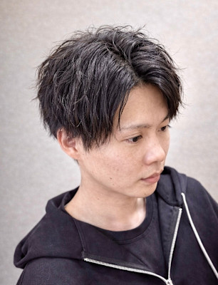 誰でも似合うナチュラルセンターパート