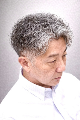 グレイヘアツイストスパイラルパーマ