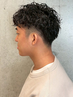 刈り上げ ツーブロック メンズショート 波巻きパーマ 20代