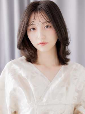 黒髪アッシュくびれミディアムハイレイヤーウルフ30代40代