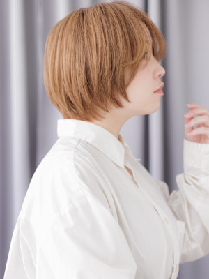 ハイトーンカラーイメチェン小顔マッシュショート10代20代