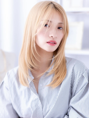 バタフライレイヤー艶髪ミルクティーブロンド　シャギーカット