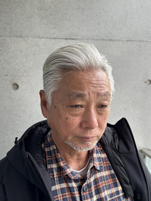 渋さ引き立つグレーバック