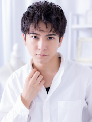 黒髪ルーズパーマ爽やかアクティブショート　ルーズショート